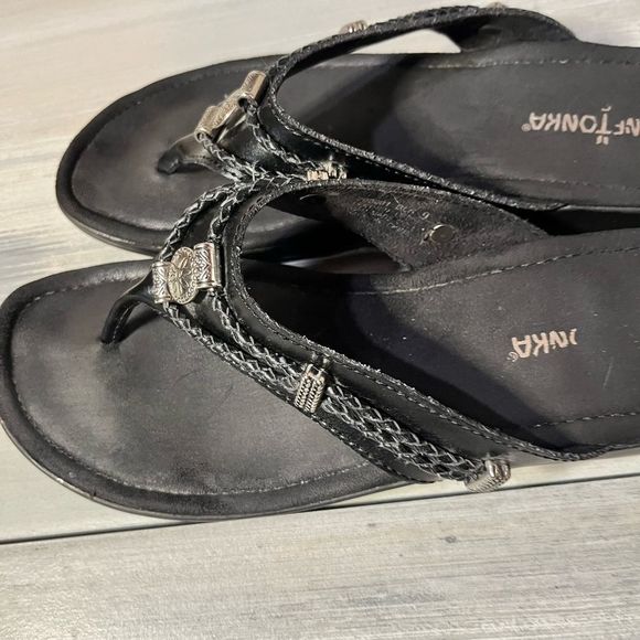 Black Leather Silverthorn Sandals by Minnitonka Sz 9 - Picture 3 of 7